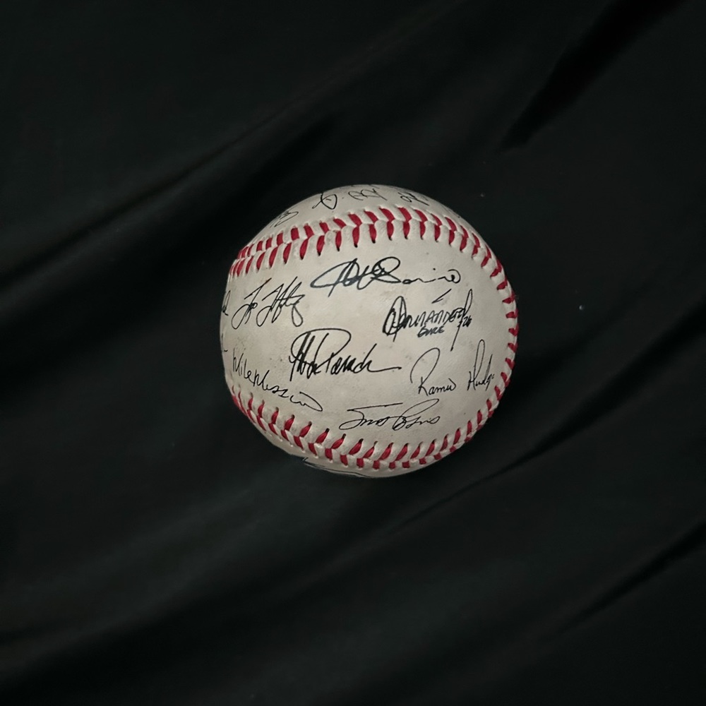 Yankees signed baseball - Picture 4 of 5